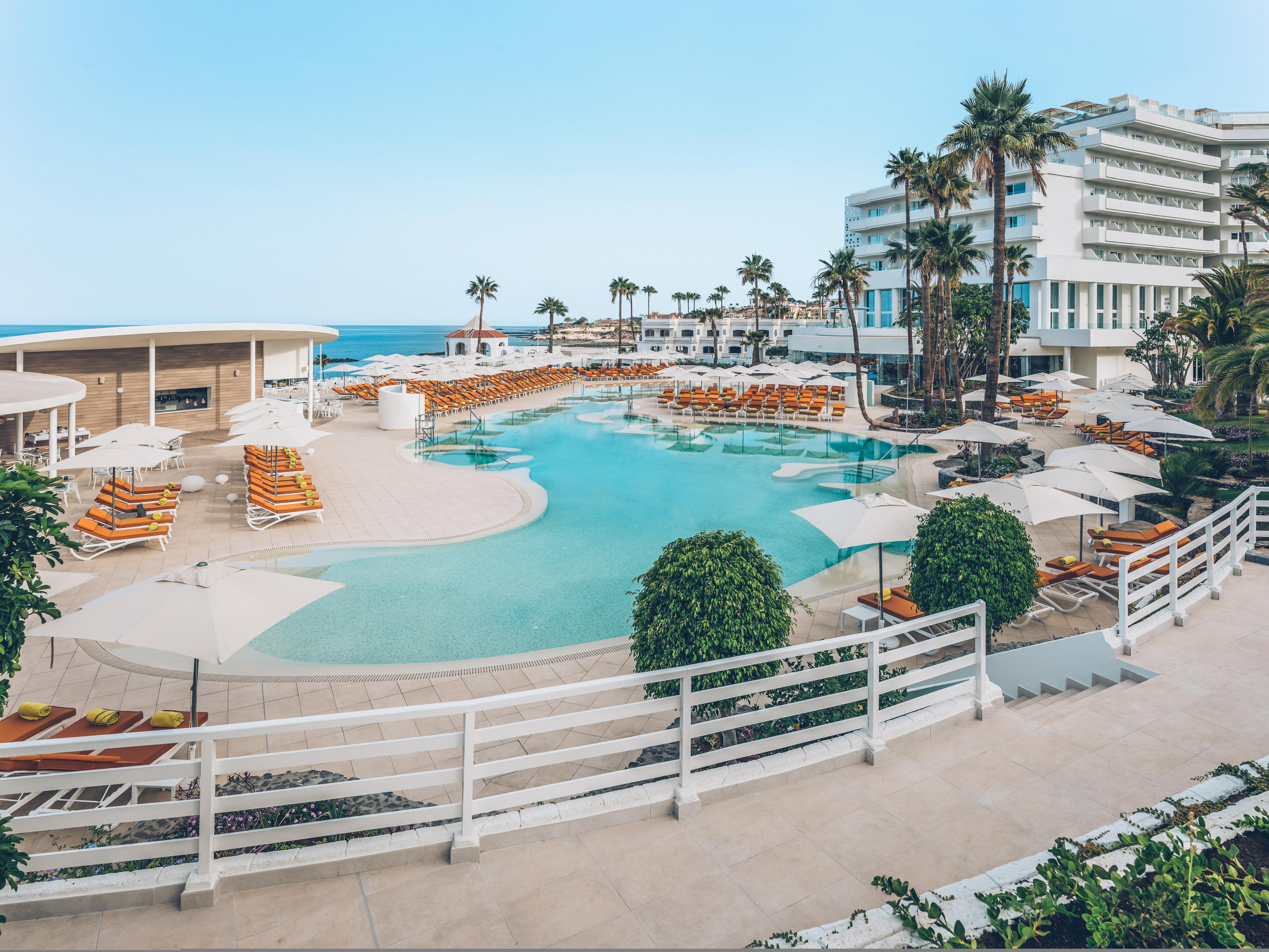 ホテル イベロスター セレクション サビラ アデヘ エクステリア 写真 The hotel's main pool
