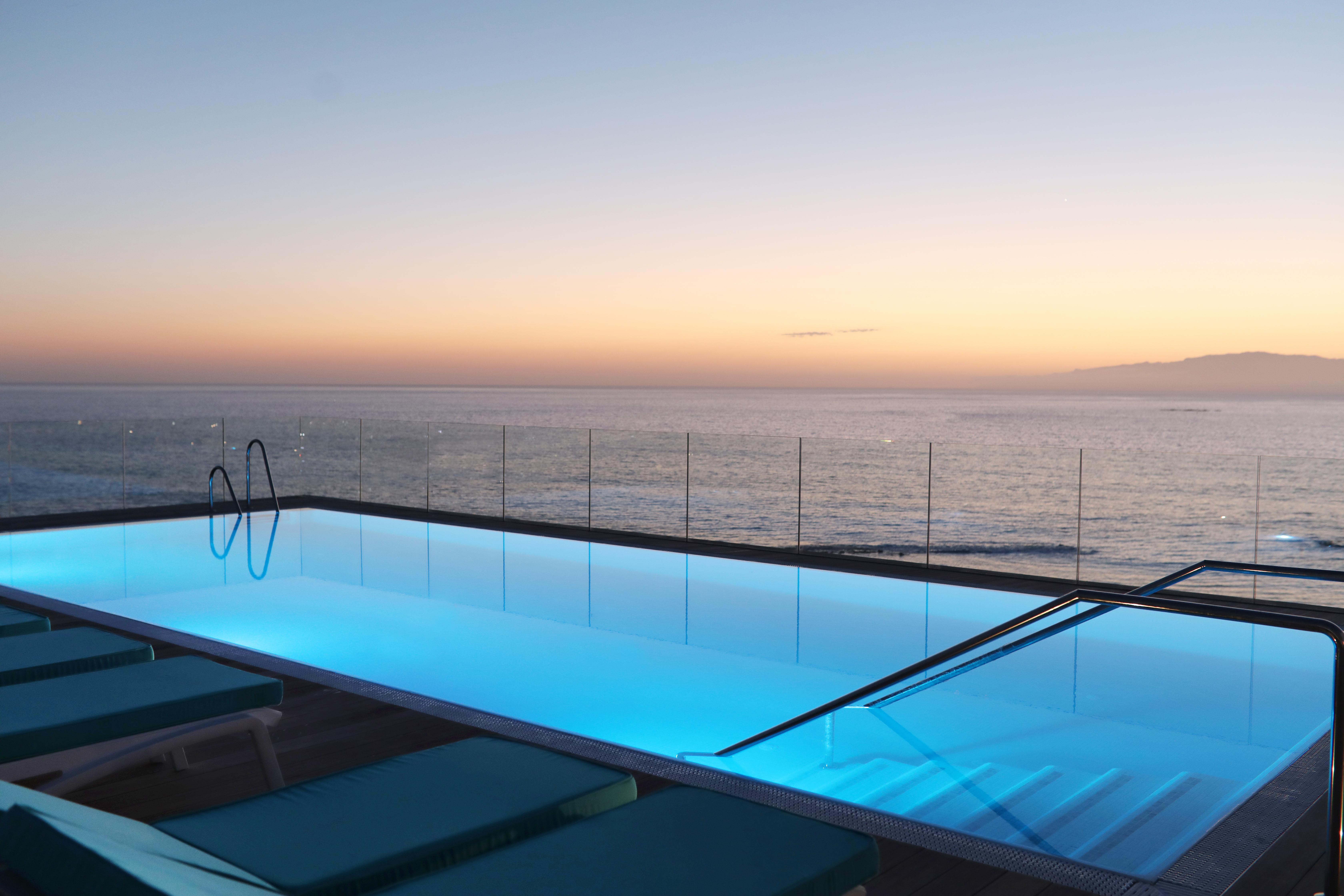 ホテル イベロスター セレクション サビラ アデヘ エクステリア 写真 Infinity pool at the West End
