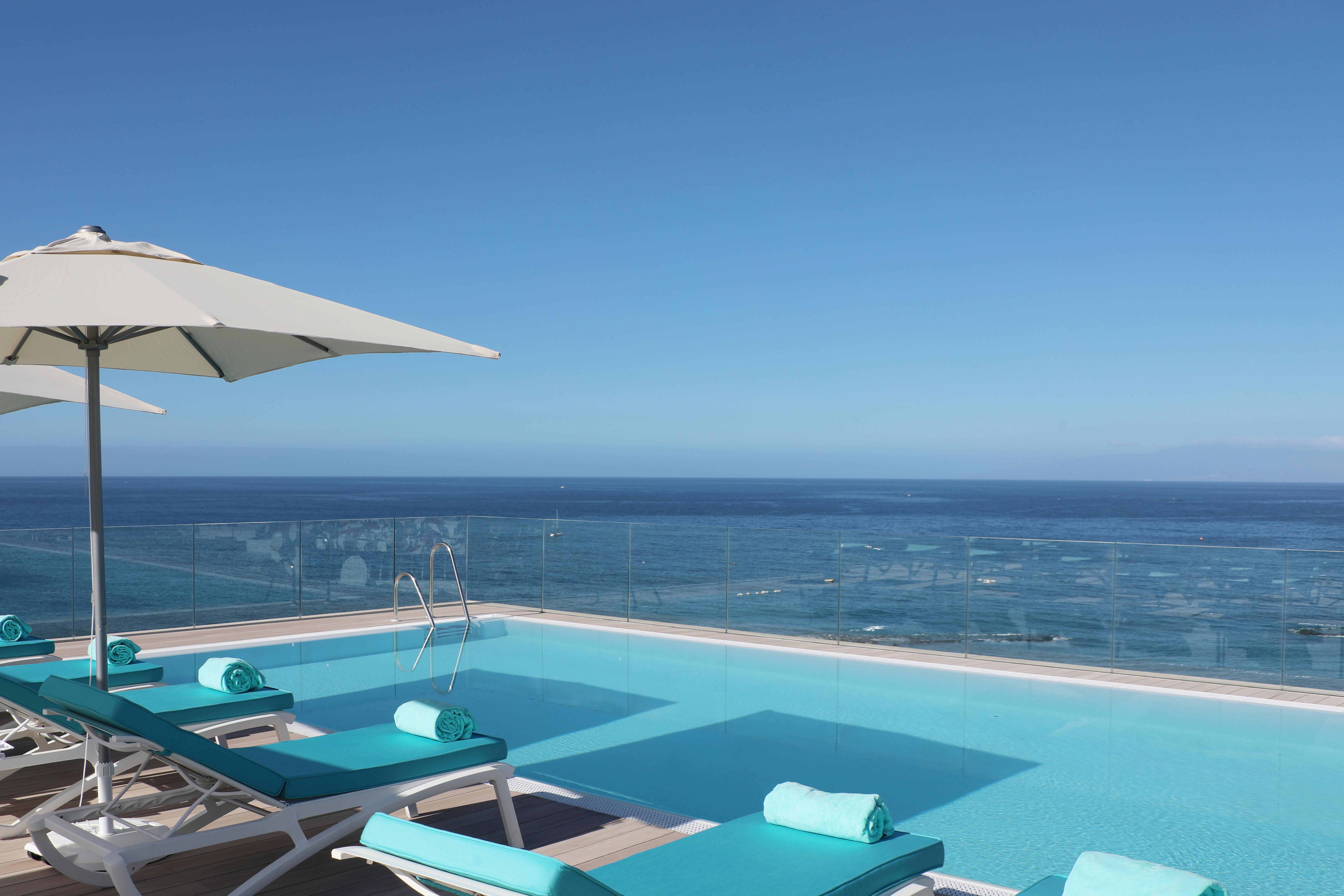ホテル イベロスター セレクション サビラ アデヘ エクステリア 写真 The pool at the hotel