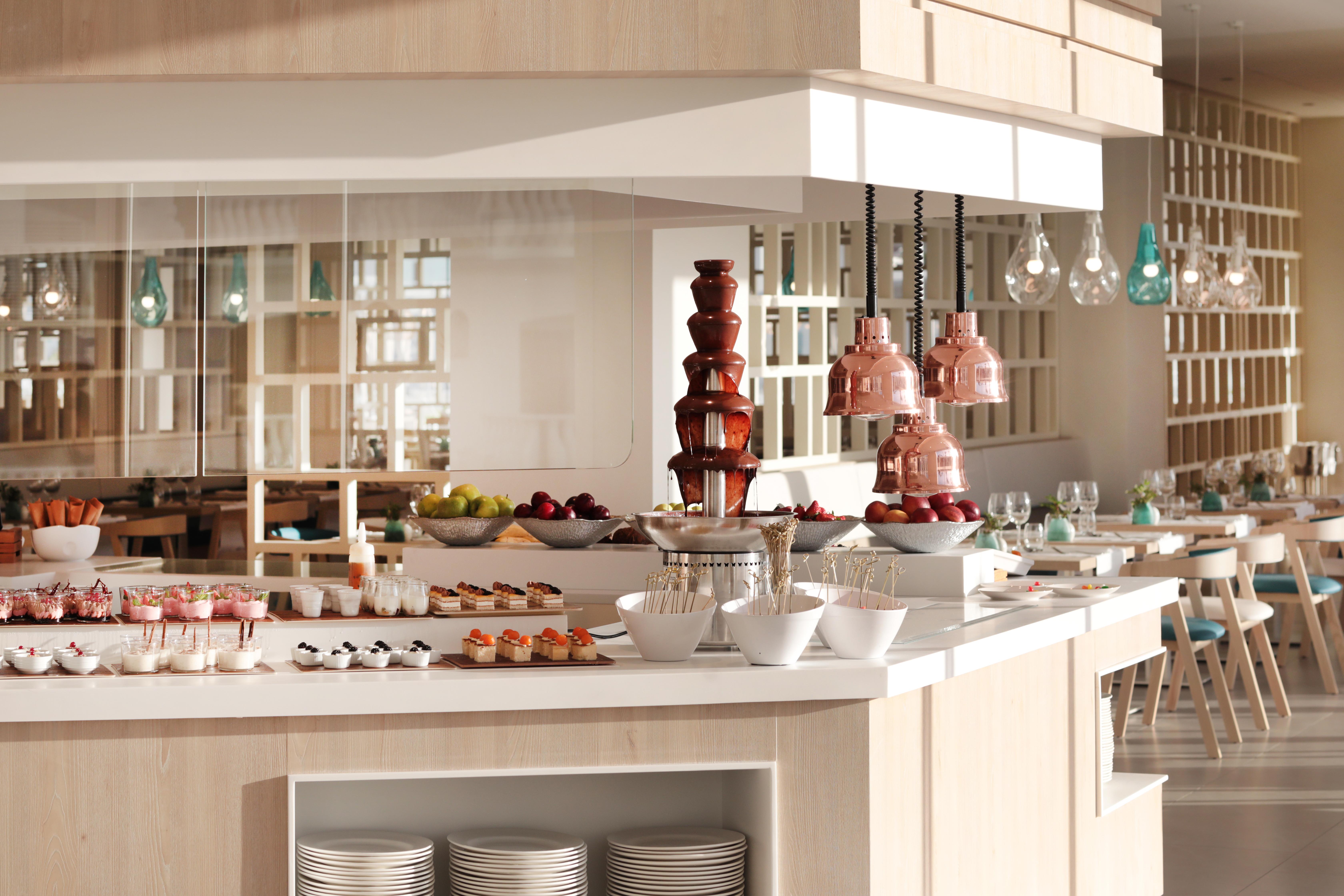ホテル イベロスター セレクション サビラ アデヘ エクステリア 写真 The buffet at the hotel