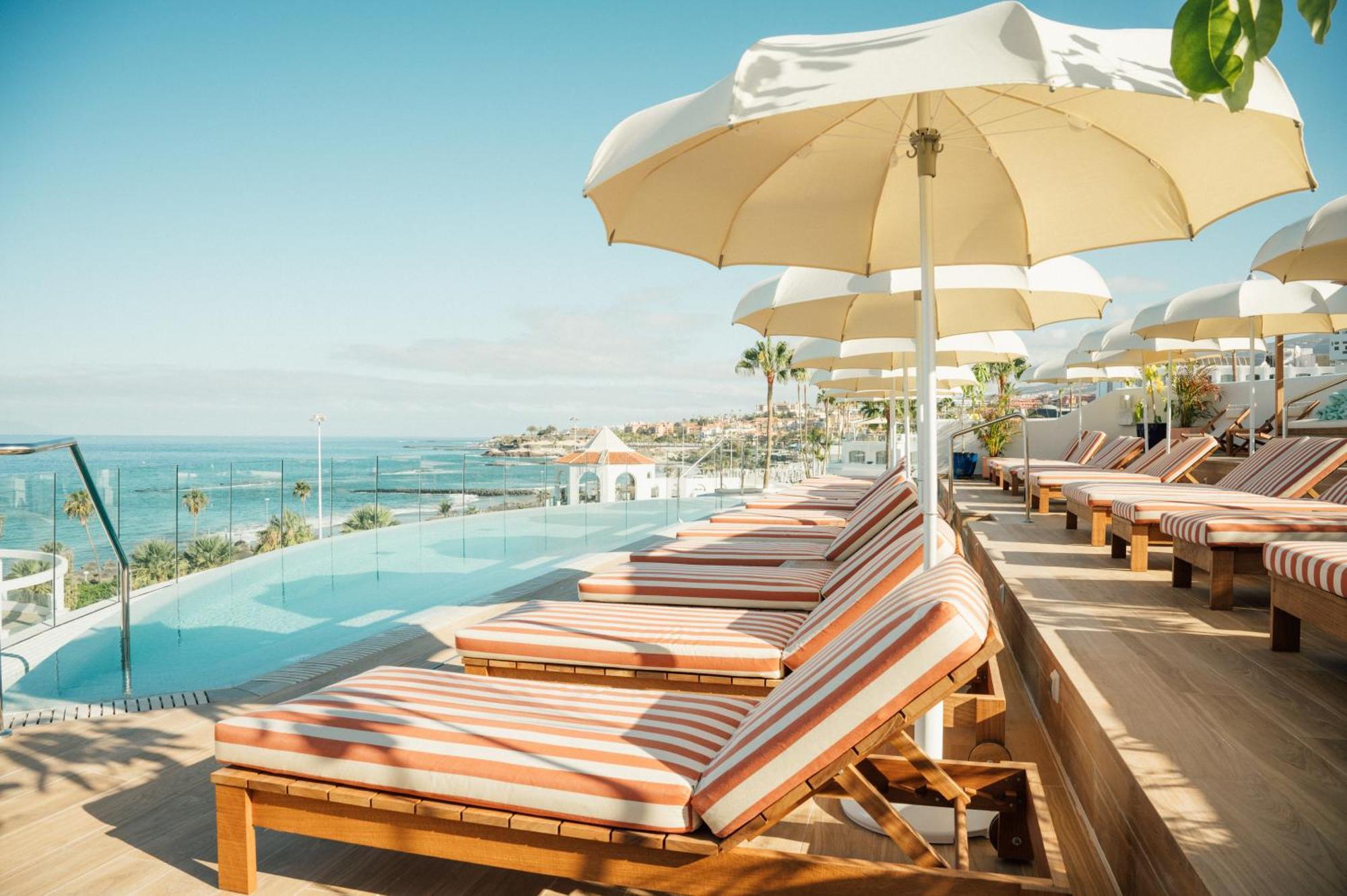 ホテル イベロスター セレクション サビラ アデヘ エクステリア 写真 The pool at the 1 Hotel South Beach