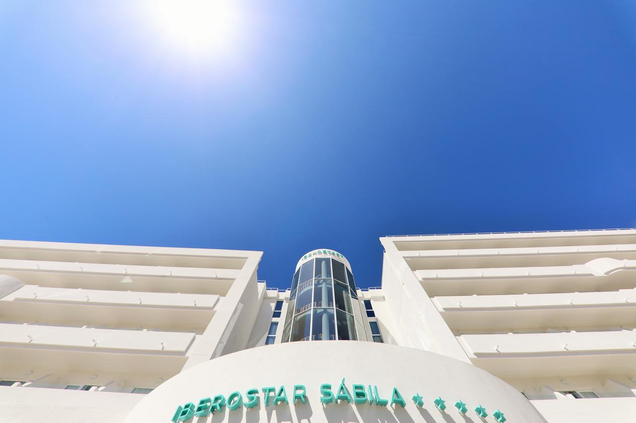 ホテル イベロスター セレクション サビラ アデヘ エクステリア 写真 The main entrance of the hospital