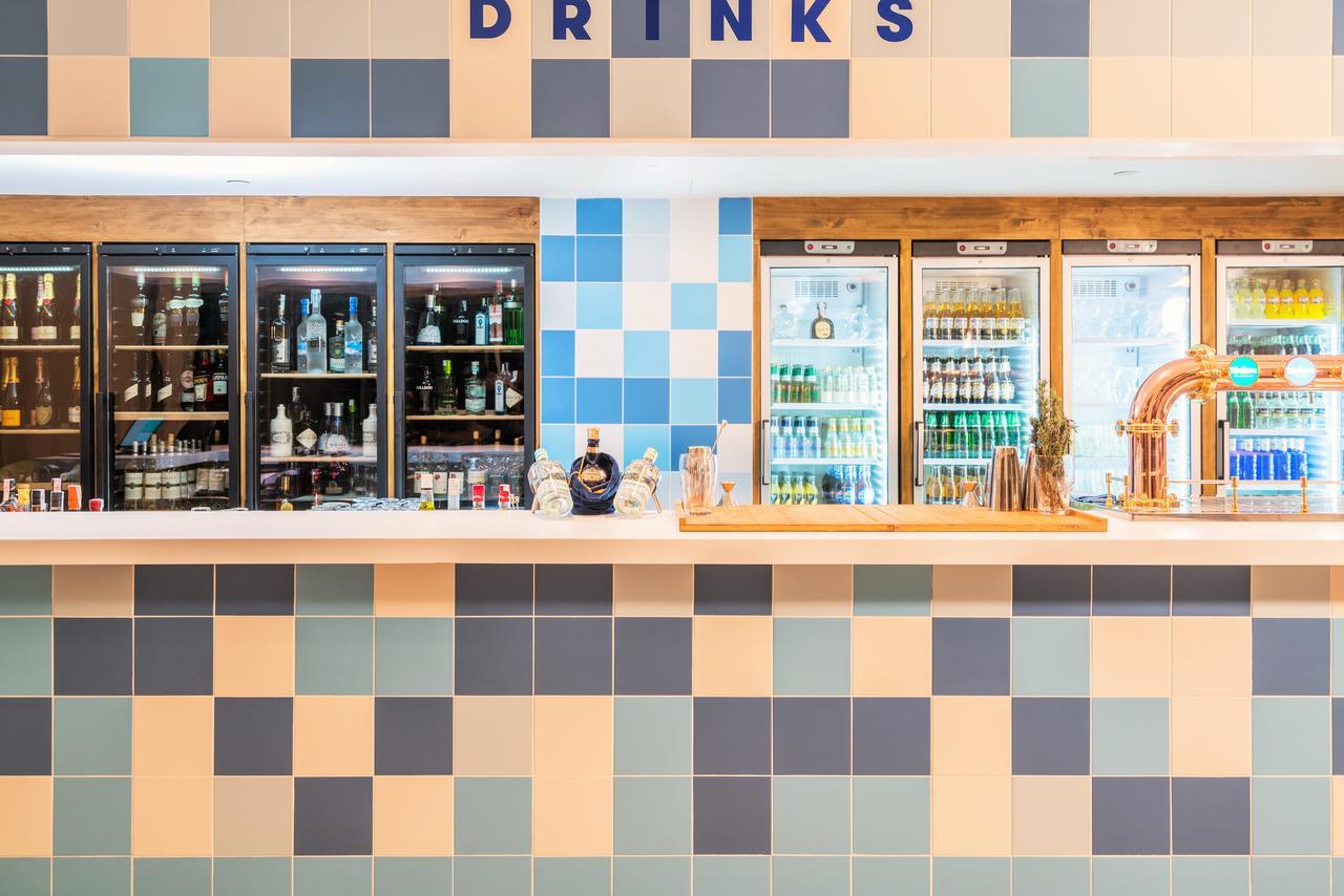 ホテル イベロスター セレクション サビラ アデヘ エクステリア 写真 The bar at the station