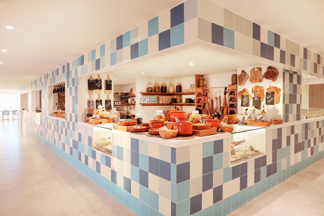 ホテル イベロスター セレクション サビラ アデヘ エクステリア 写真 The kitchen at the restaurant