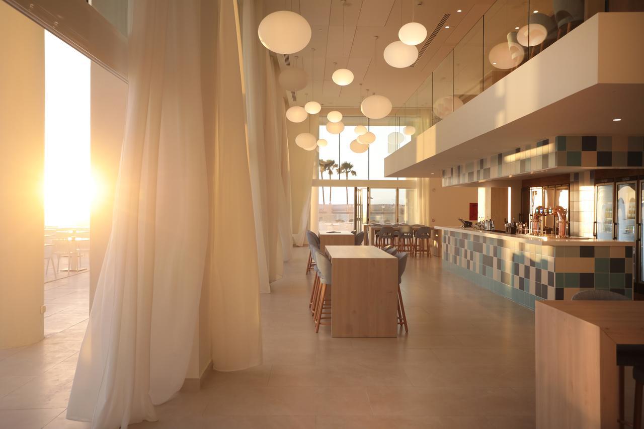 ホテル イベロスター セレクション サビラ アデヘ エクステリア 写真 The interior of the lounge